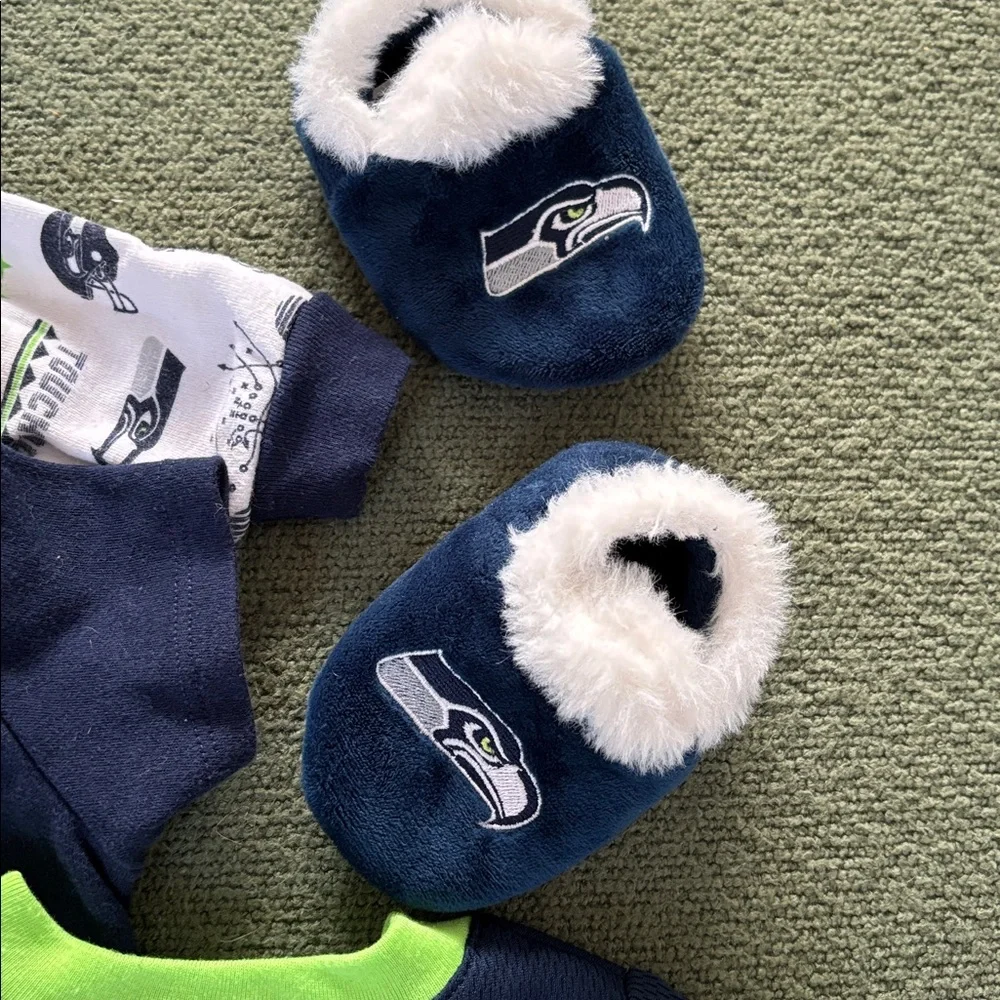 Bundle of 4 Baby 3-6 Months NFL Seattle Seahawks Gear (Price Firm) - Picture 4 of 7
